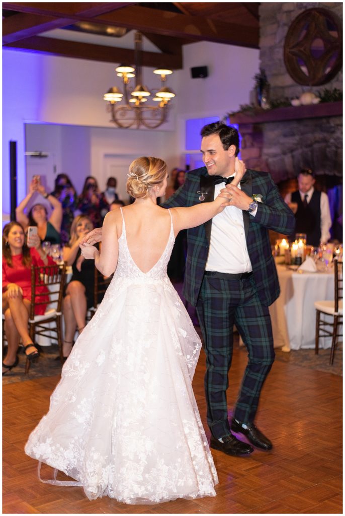 Husband and wife first dance